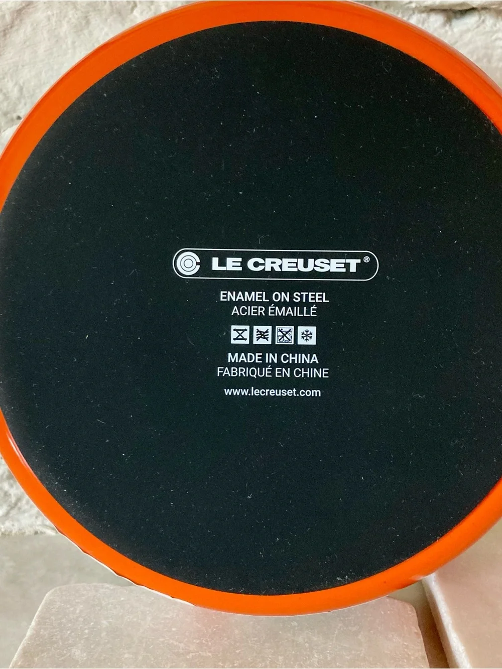 NWT Le Creuset Set of Pet Bowls with Red and Orange Bone Logo - Set of 2